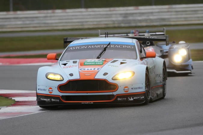 Bild: Pedro LamyFrederic MakowieckiPaul Dalla Lana - Aston Martin Racing - Aston Martin V8 Vantage GT2