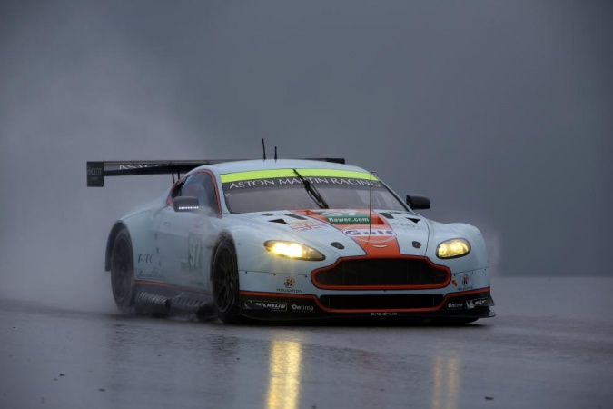 Bild: Oliver Gavin - Aston Martin Racing - Aston Martin V8 Vantage GT2
