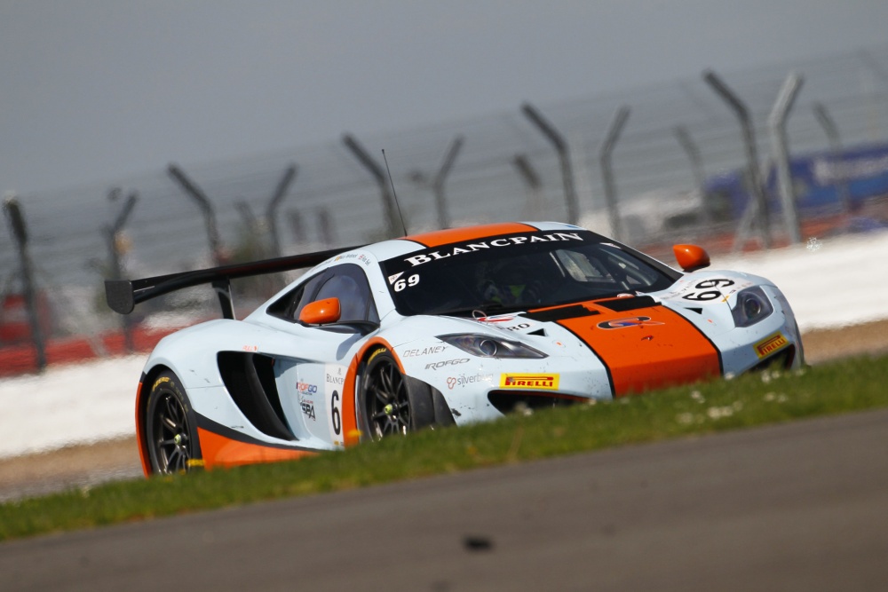 Robert BellAdam CarrollNico Verdonck - Gulf Racing - McLaren MP4-12C GT3