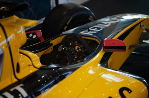 Das Innenleben von F1-Autos und wie es sich drastisch von herkömmlichen Alltagsfahrzeugs unterscheidet