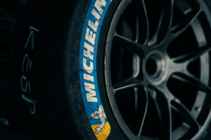 Racing Intelligence: Wie Motorsport-Innovation Millioner casino widerspiegelt