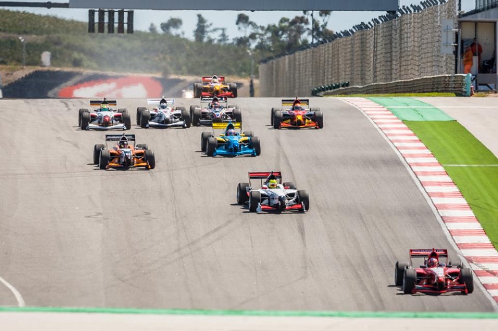 Bild: Acceleration, FA1, 2014, Portimao, Start