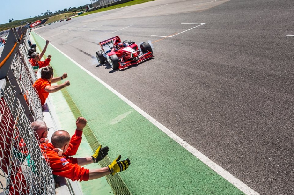 Bild: Acceleration, FA1, 2014, Portimao, Start