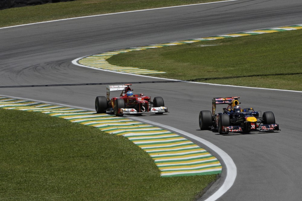 Bild: Vettel Alonso 2013 Interlagos F1