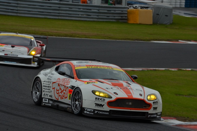 Bild: Hiroki YoshimotoKazuki Hoshino - A Speed - Aston Martin V8 Vantage GT2