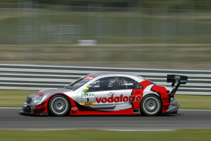 Bild: Bernd Schneider - AMG - Mercedes C-Klasse DTM (2004)