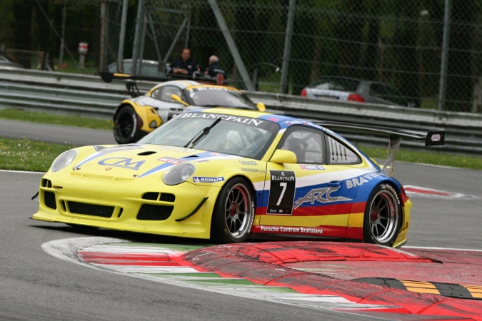 Bild: Miroslav KonopkaZdeno MikulaskoStefano Crotti - ARC Bratislava - Porsche 911 GT3 R (997)