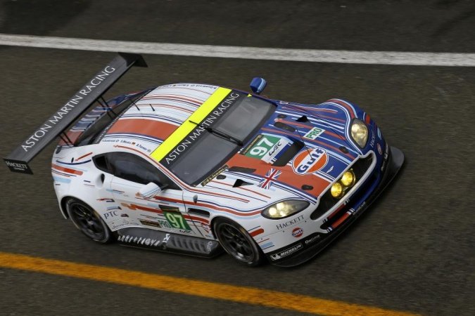 Bild: Peter DumbreckStefan MückeDarren Turner - Aston Martin Racing - Aston Martin V8 Vantage GT2