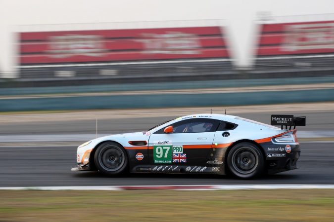 Bild: Stefan Mücke - Aston Martin Racing - Aston Martin V8 Vantage GT2