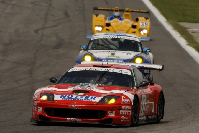 Bild: Christian PescatoriMichele BartyanToni Seiler - BMS Scuderia Italia - Ferrari 550-GTS Maranello