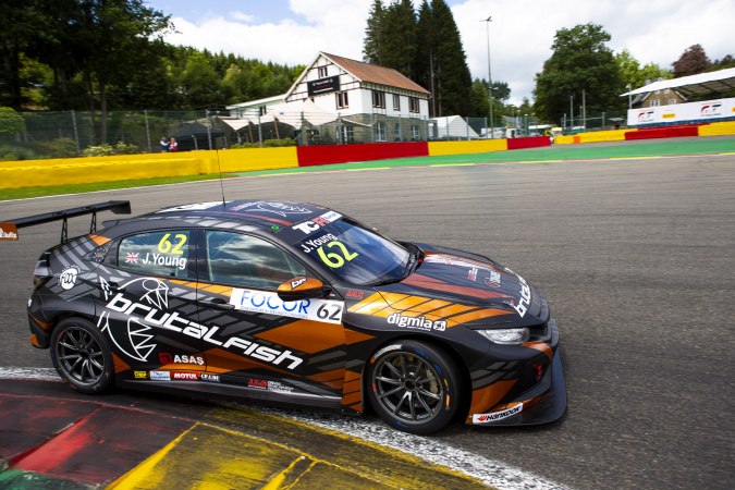Bild: Jack Young - Brutal Fish Racing Team - Honda Civic Type R TCR (II)