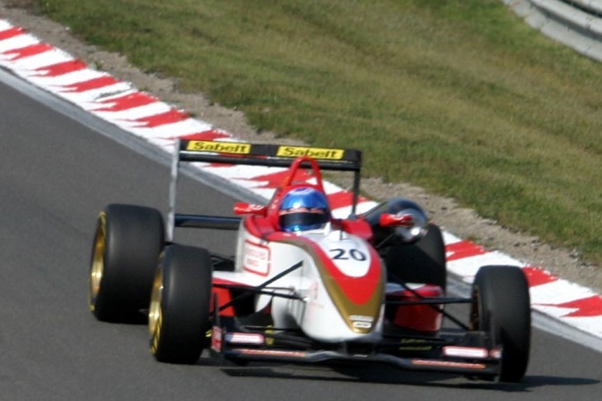 Bild: Clivio Piccione - Carlin Motorsport - Dallara F302 - Mugen Honda