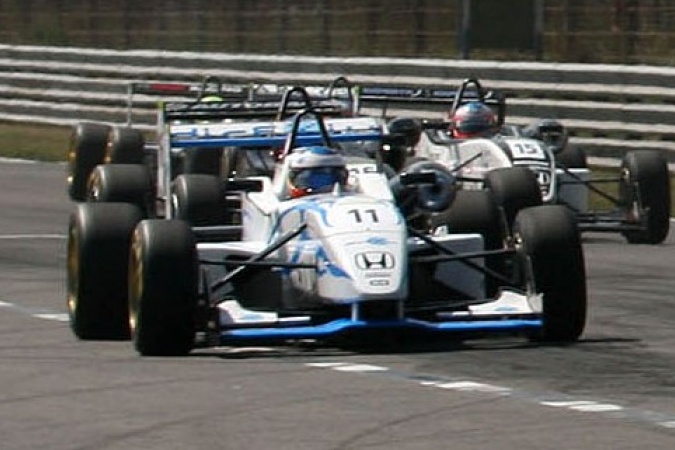 Bild: Maro Engel - Carlin Motorsport - Dallara F305 - Mugen Honda