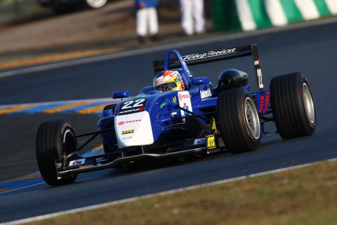 Bild: Rodolfo Gonzalez - Carlin Motorsport - Dallara F308 - AMG Mercedes