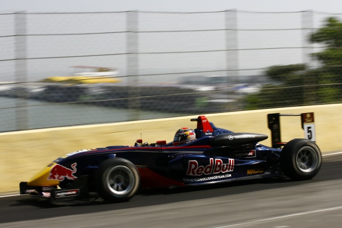 Bild: Brendon Hartley - Carlin Motorsport - Dallara F308 - AMG Mercedes