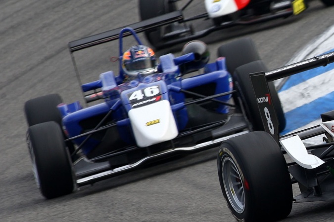 Bild: Oliver Oakes - Carlin Motorsport - Dallara F308 - AMG Mercedes