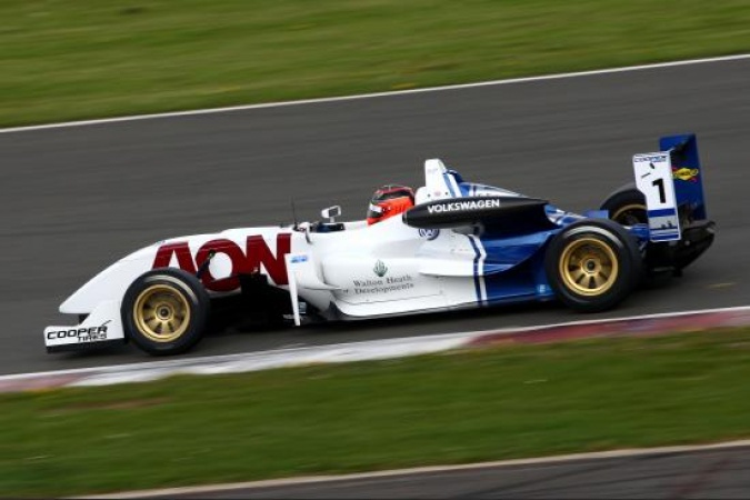 Bild: Max Chilton - Carlin Motorsport - Dallara F308 - Volkswagen