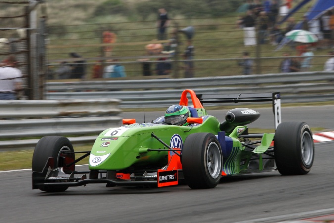 Bild: Lucas Foresti - Carlin Motorsport - Dallara F308 - Volkswagen