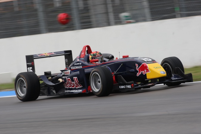 Bild: Brendon Hartley - Carlin Motorsport - Dallara F308 - Volkswagen