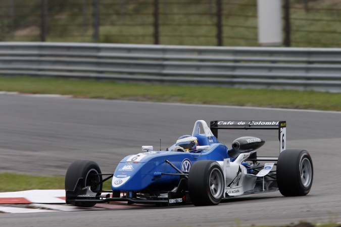 Bild: Carlos Huertas - Carlin Motorsport - Dallara F308 - Volkswagen