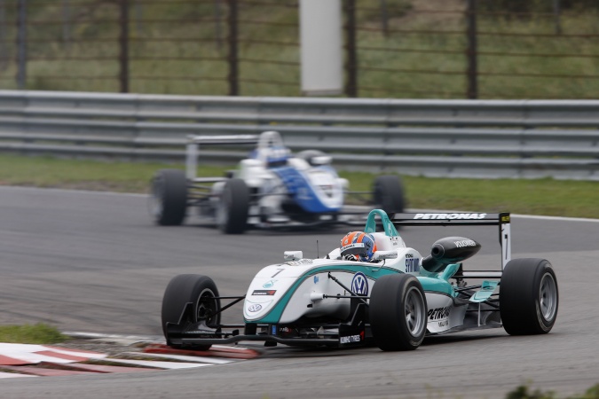 Bild: Jazeman Firhan Jaafar - Carlin Motorsport - Dallara F308 - Volkswagen