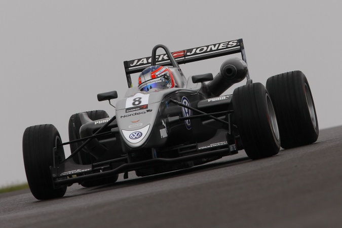 Bild: Kevin Magnussen - Carlin Motorsport - Dallara F308 - Volkswagen