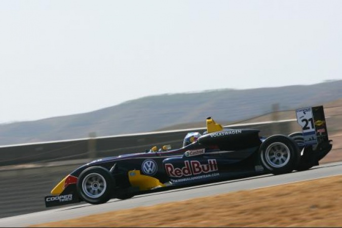 Bild: Daniel Ricciardo - Carlin Motorsport - Dallara F308 - Volkswagen