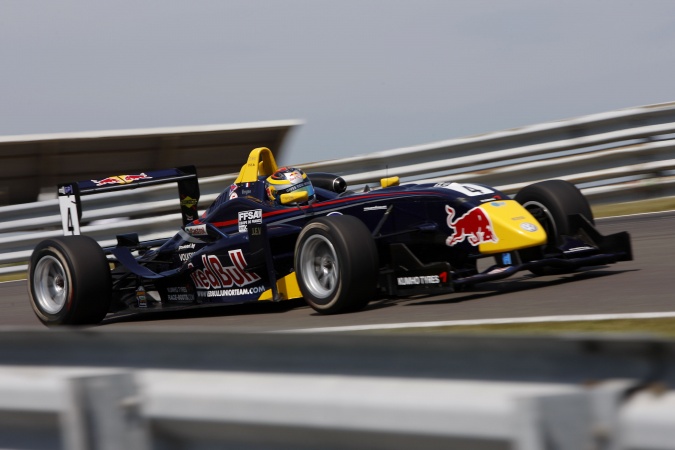 Bild: Jean-Eric Vergne - Carlin Motorsport - Dallara F308 - Volkswagen