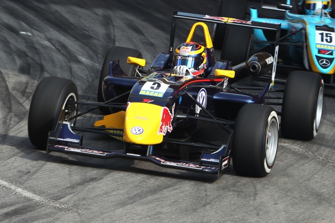 Bild: Jean-Eric Vergne - Carlin Motorsport - Dallara F308 - Volkswagen