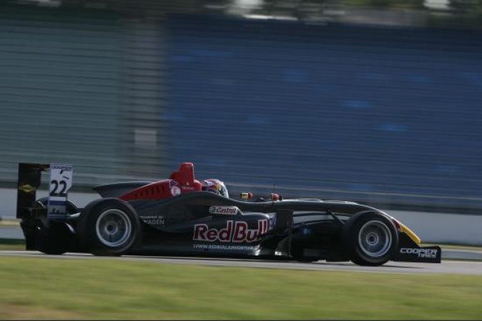 Bild: Robert Wickens - Carlin Motorsport - Dallara F308 - Volkswagen