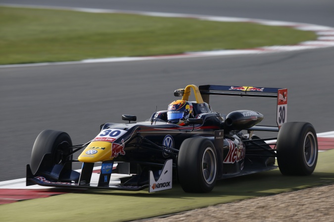 Bild: Callum Ilott - Carlin Motorsport - Dallara F312 - Volkswagen