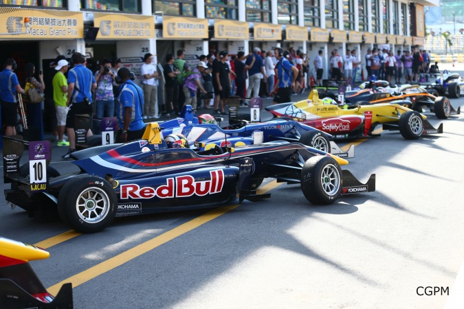 Bild: Callum Ilott - Carlin Motorsport - Dallara F312 - Volkswagen