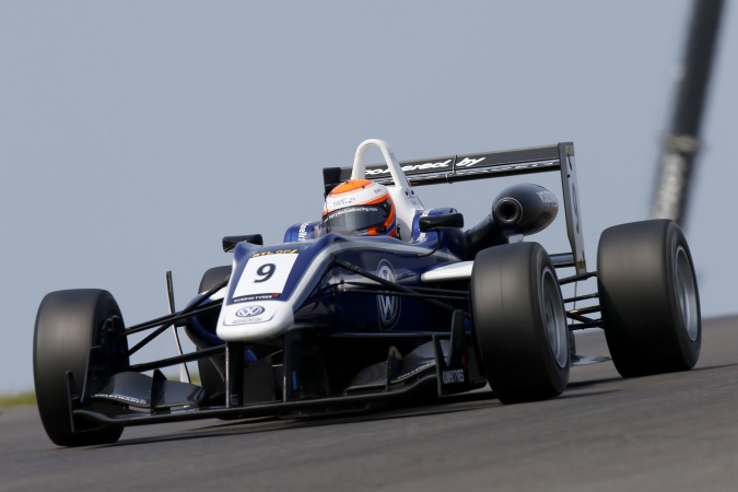 Bild: Harry Tincknell - Carlin Motorsport - Dallara F312 - Volkswagen