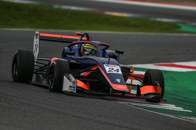 Bild: Benjamin Barnicoat - Carlin Motorsport - Dallara F320 - Spiess VW