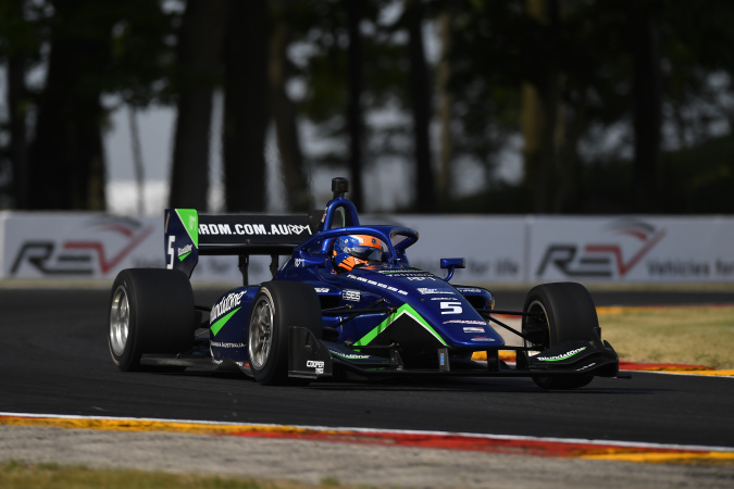 Bild: Alexander Peroni - Carlin Motorsport - Dallara IL15 - Mazda