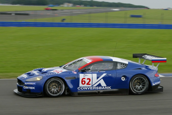 Bild: Nikolaj FomenkoDarren TurnerMarc Goossens - Convers Team - Aston Martin DBR9
