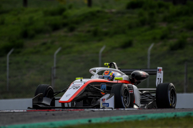 Bild: Dexter Patterson - Drivex - Dallara F320 - HWA Mercedes