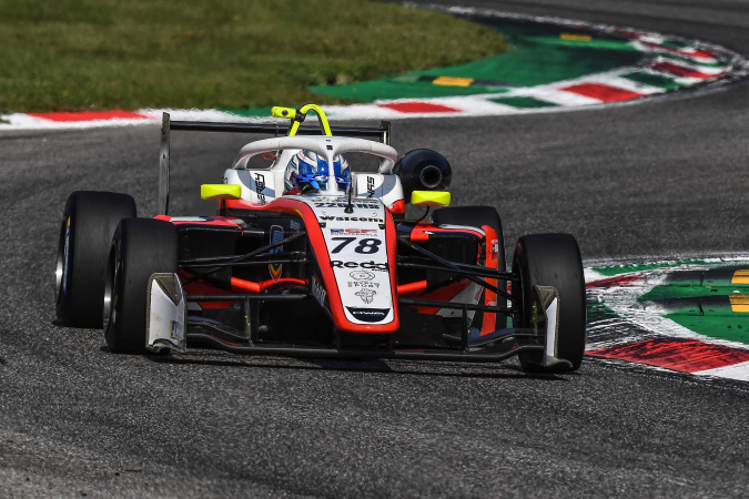 Bild: Nico Pino - Drivex - Dallara F320 - HWA Mercedes