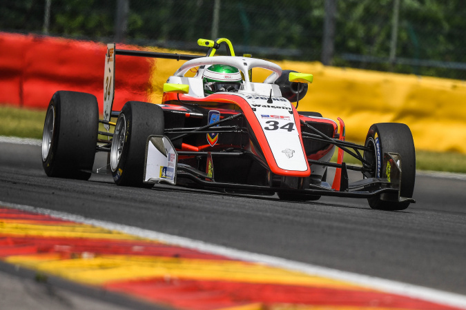 Bild: Enzo Trulli - Drivex - Dallara F320 - HWA Mercedes