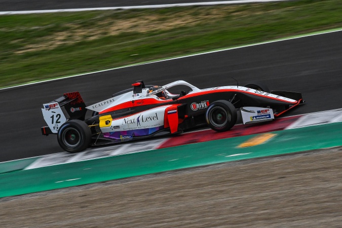 Bild: Glenn van Berlo - Drivex - Dallara F320 - HWA Mercedes