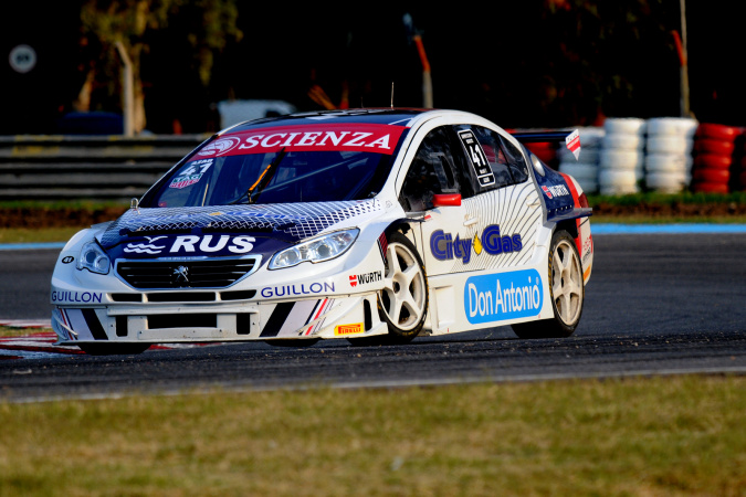 Bild: Diego Azar - Escudería FE - Peugeot 408 RPE V8