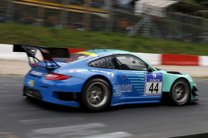 Bild: Wolf HenzlerPeter DumbreckMartin RaggingerSebastian Asch - Falken Motorsports - Porsche 911 GT3 R (997)