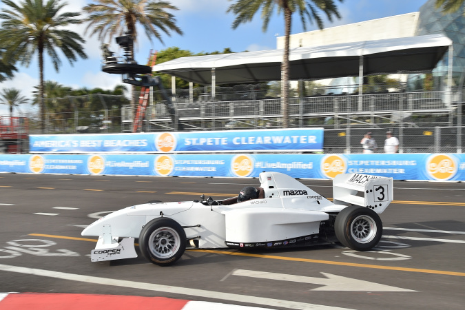 Bild: Matt Machiko - FatBoy Racing - Elan Star Pro - Mazda
