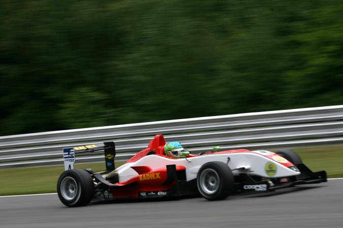 Bild: Lucas Foresti - Fortec Motorsport - Dallara F308 - AMG Mercedes