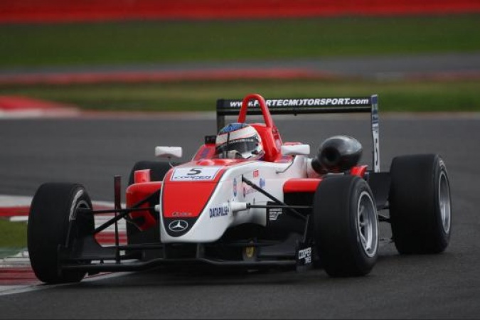 Bild: Daniel McKenzie - Fortec Motorsport - Dallara F308 - AMG Mercedes