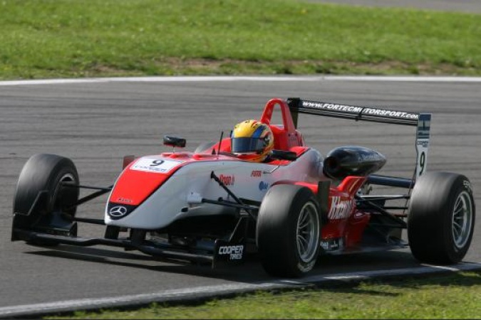 Bild: Max Snegirev - Fortec Motorsport - Dallara F308 - AMG Mercedes