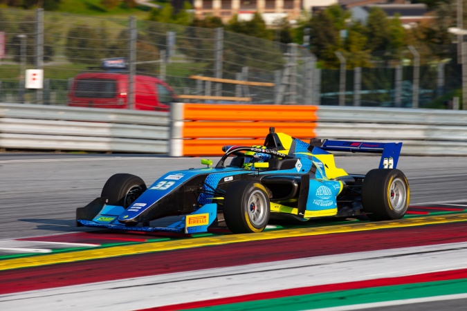 Bild: Gillian Henrion - Gillian Track Events - Tatuus F3 T-318 - Alfa Romeo
