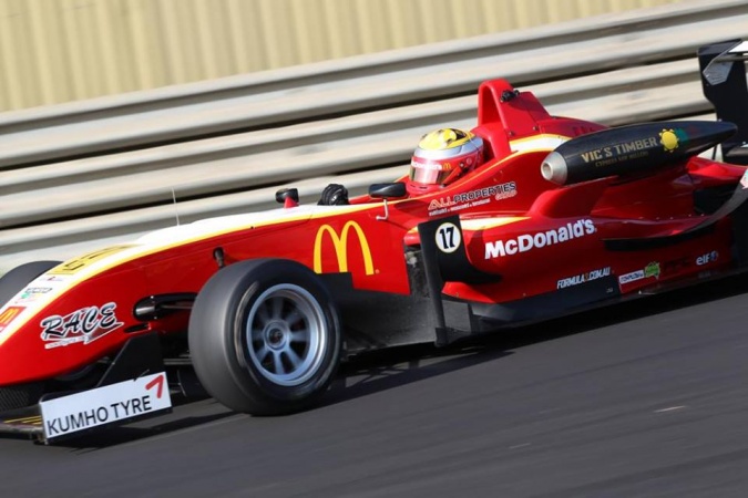 Bild: Ben Gersekowski - Gilmour Racing - Dallara F308 - AMG Mercedes