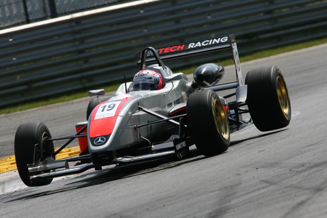 Bild: Marko Asmer - Hitech Racing - Dallara F305 - AMG Mercedes