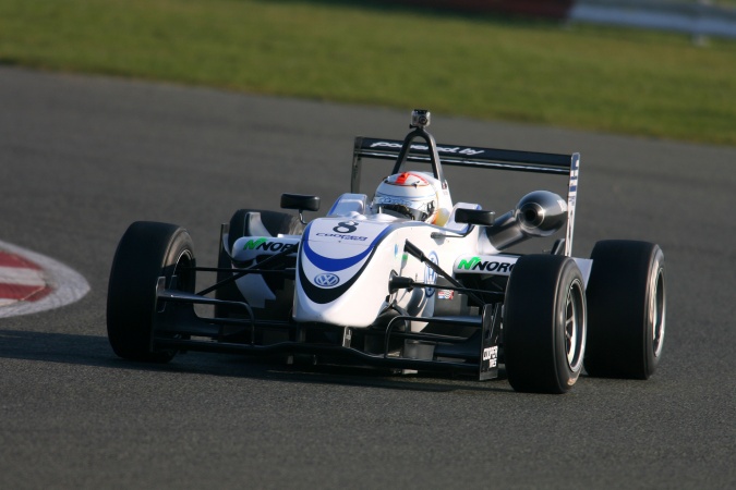 Bild: Riki Christodoulou - Hitech Racing - Dallara F308 - Volkswagen